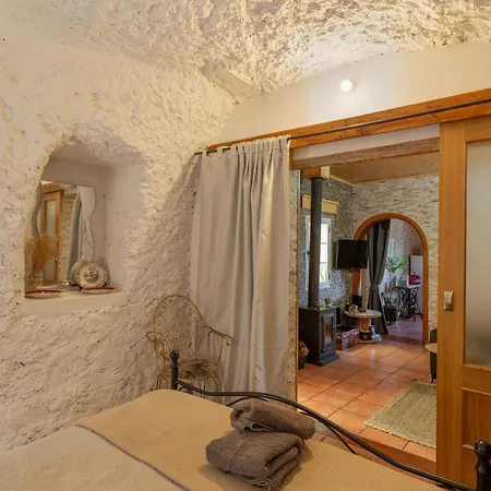 Casa Rosi Cave House أرتينارا